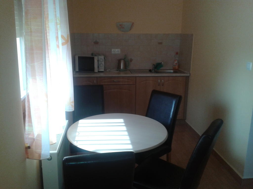Hatarmenti Vendeghaz Zsira Стая снимка